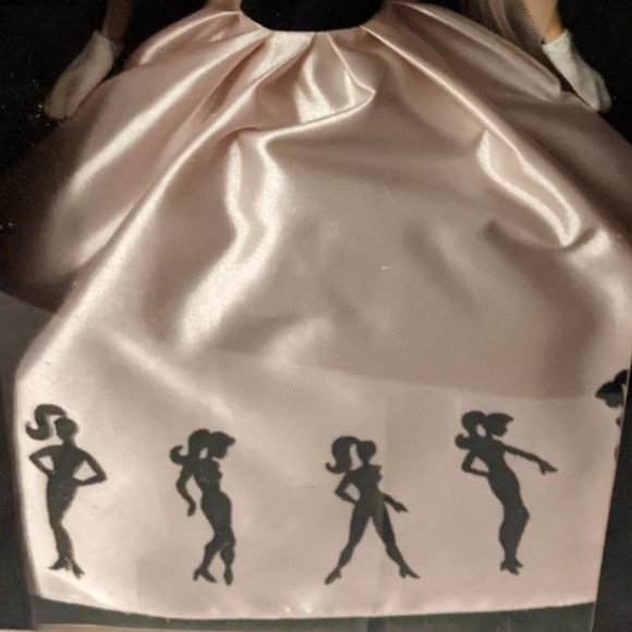 Barbie Timeless Silhouette - Picture 4 of 9